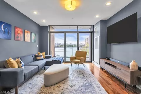 8125 River Rd #5C, North Bergen, NJ 07047