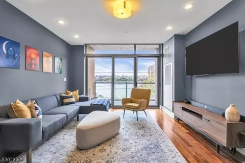 8125 River Rd #5C, North Bergen, NJ 07047