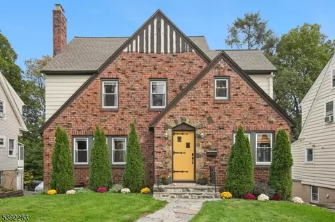 21 Glen Rd, West Orange, NJ 07052