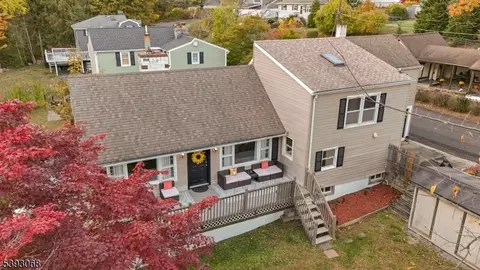 88 Stanhope Rd, Sparta, NJ 07871
