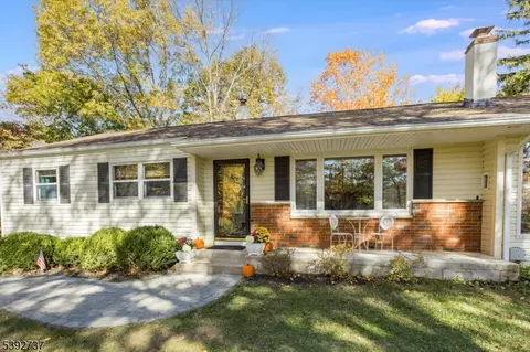 16 Old Ledgewood Rd, Flanders, NJ 07836