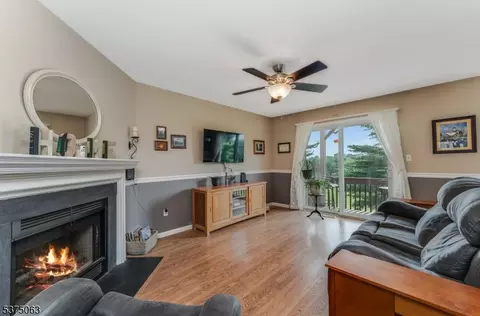 15 Pinehurst Dr, Washington, NJ 07882