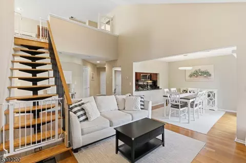 122 Quartz Ln, Paterson, NJ 07501
