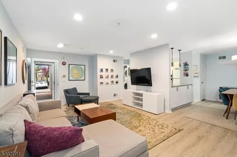 42 Larkin Cir, West Orange, NJ 07052