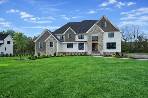 5 Brookside Dr, Warren, NJ 07059