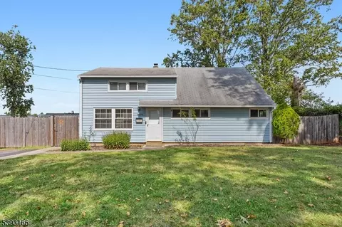 990 Rebecca Pl, Iselin, NJ 08830
