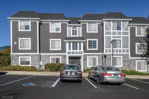 63 Village Dr, Morristown, NJ 07960