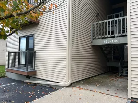 401 Spruce Hills Dr, Glen Gardner, NJ 08826