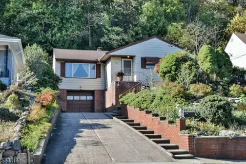 394 Valley Rd, Clifton, NJ 07013