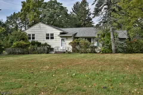25 Orchard Dr, Upper Saddle River, NJ 07458