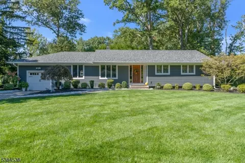 333 Hollywood Ave, Gillette, NJ 07933