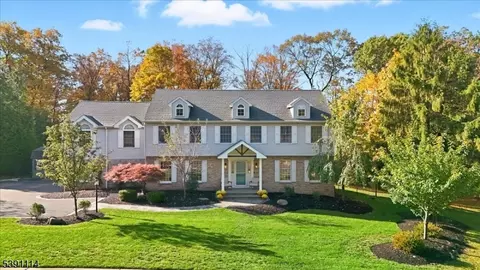 29 Columbia Ct, North Haledon, NJ 07508