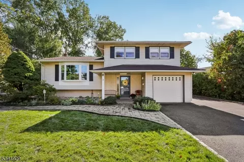 3 Avon Dr, Madison, NJ 07940