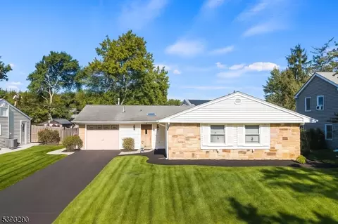 111 Courtland Ln, Aberdeen Twp, NJ 07747