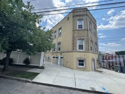 233 Malvern St, Newark, NJ 07105