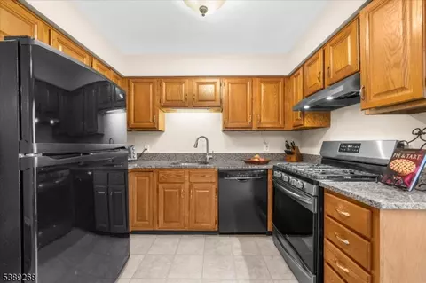276 Spruce Ct, Flemington, NJ 08822 photo 9