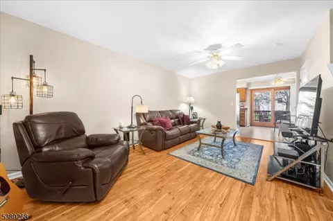 276 Spruce Ct, Flemington, NJ 08822 photo 3
