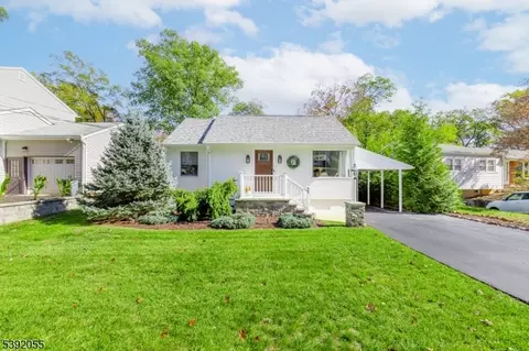 28 Minnehaha Blvd, Oakland, NJ 07436
