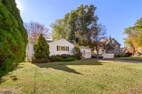 4 Carl Dr, Fairfield, NJ 07004