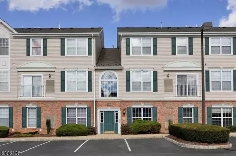 221 Windmill Ct, Phillipsburg, NJ 08865