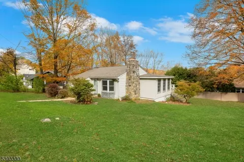 9 Woodland Trl, Sparta, NJ 07871