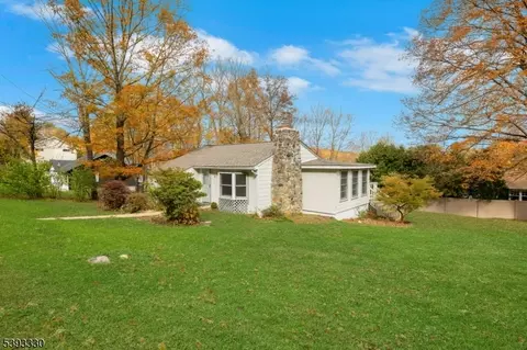 9 Woodland Trl, Sparta, NJ 07871