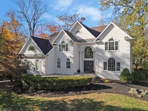 19 Robin Rd, Warren, NJ 07059
