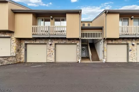 36 Larkin Cir, West Orange, NJ 07052