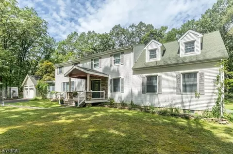 15 Rock Hollow Rd, Dover, NJ 07801