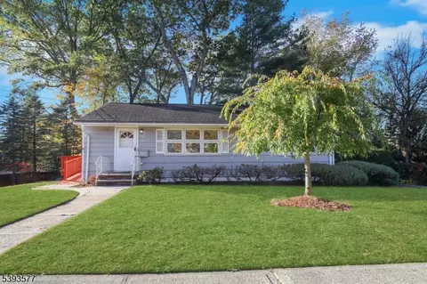 46 Lincoln Pl, Waldwick, NJ 07463