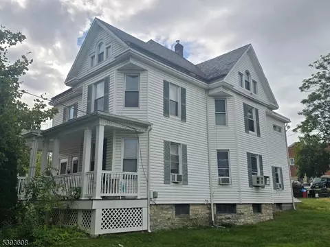 32 Trinity St, Newton, NJ 07860