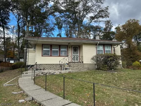 12 Apache Trl, Rockaway, NJ 07866