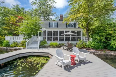 157 Lake End Rd, Newfoundland, NJ 07435