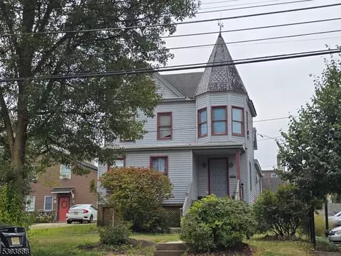 52 Trinity St, Newton, NJ 07860