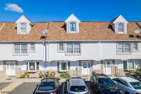 13 Val Sumo Ln, Newark, NJ 07105