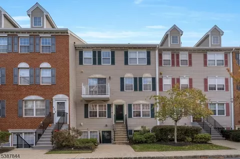 56 Yancy Dr, Newark, NJ 07103