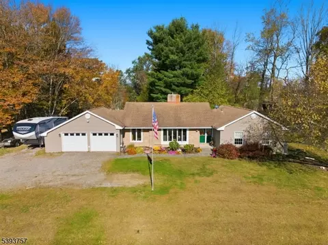 3 Hickory Ridge Dr, Blairstown, NJ 07825