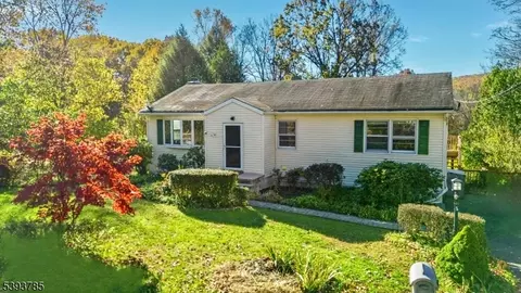 141 Milton Rd, Oak Ridge, NJ 07438