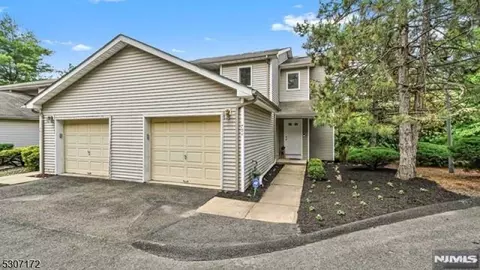 704 Skyline Dr, Haledon, NJ 07508
