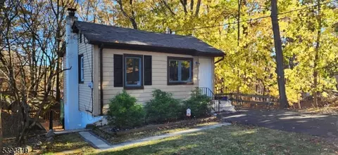 17 Coolidge Trl, Hopatcong, NJ 07843