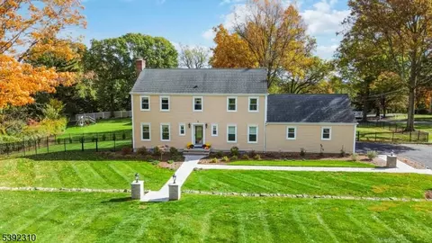 6 Raleigh Ct, Morristown, NJ 07960