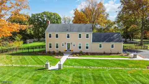 6 Raleigh Ct, Morristown, NJ 07960