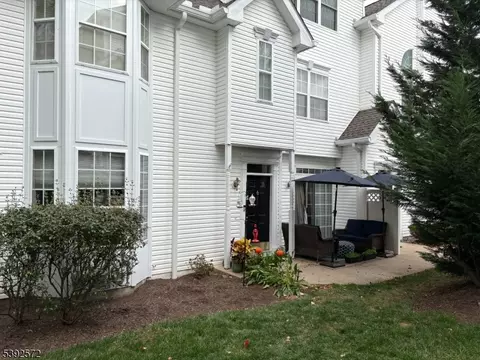 28 Wildflower Ln, Morristown, NJ 07960
