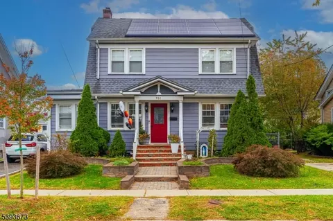 932 Chestnut St, Roselle, NJ 07203