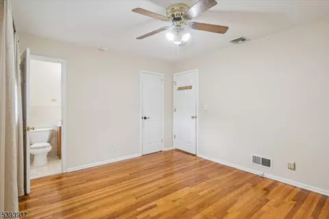 8 Hall Rd, Paramus, NJ 07652 photo 19
