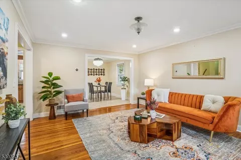 8 Hall Rd, Paramus, NJ 07652 photo 6