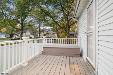 8 Hall Rd, Paramus, NJ 07652 photo 9