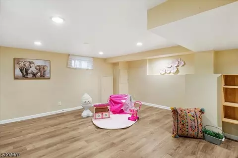 8 Hall Rd, Paramus, NJ 07652 photo 17