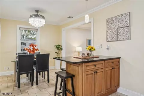 8 Hall Rd, Paramus, NJ 07652 photo 12