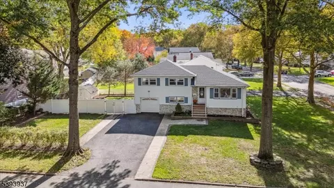 8 Hall Rd, Paramus, NJ 07652